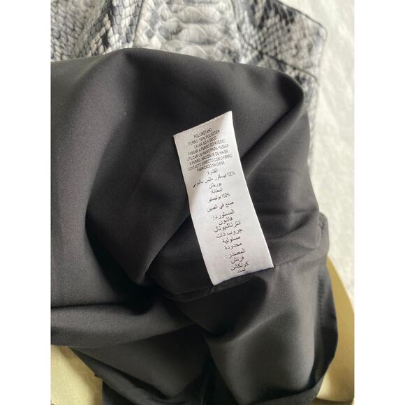 French Connection : NEW Snake Print Textured Faux Leather Mini Skirt : Size 0 - Picture 8 of 8